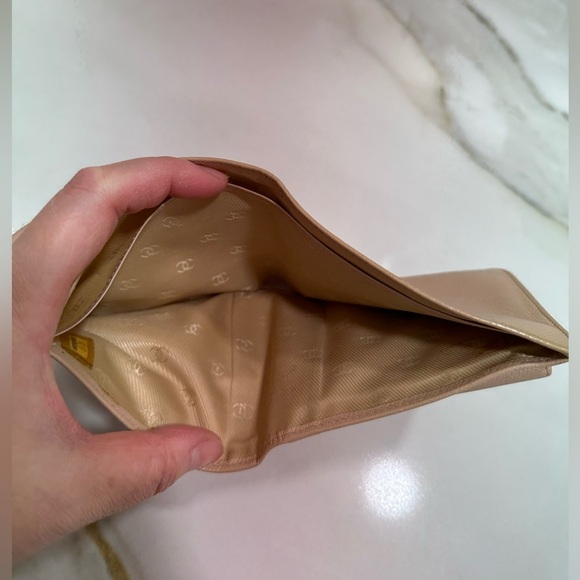 Authentic Chanel wallet - Picture 8 of 11